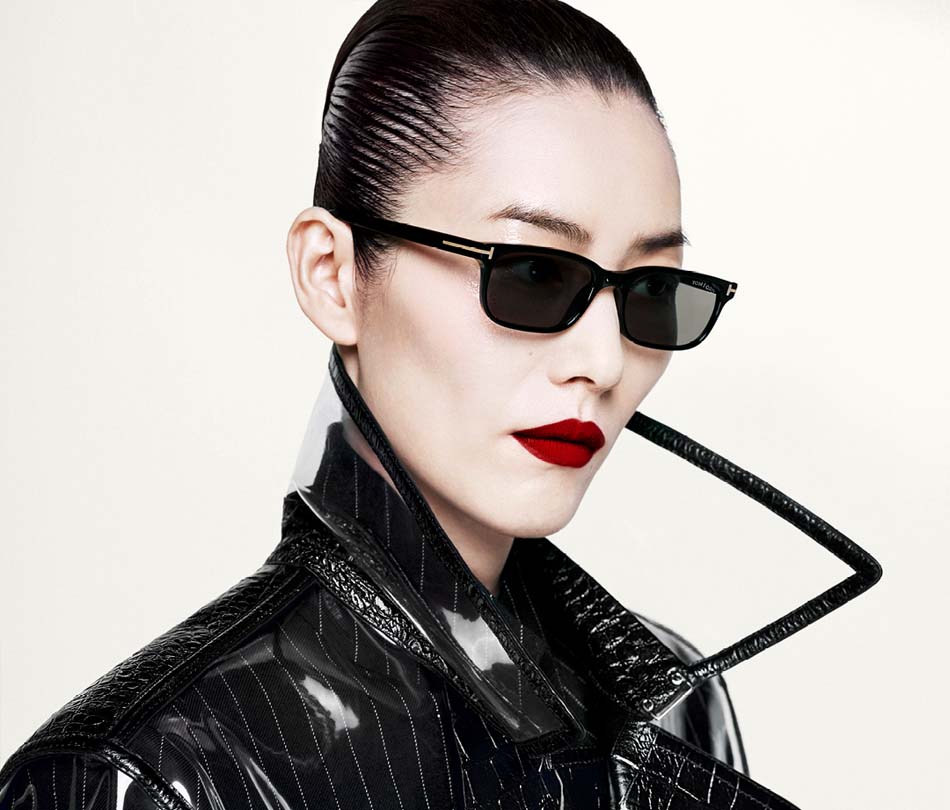 Brillen von Tom Ford bei Brille 54 in Berlin - Model mit Brille